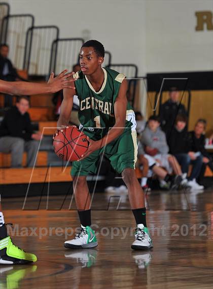 Thumbnail 2 in Aurora Central vs. Overland photogallery.