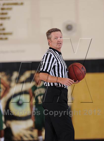 Thumbnail 1 in Aurora Central vs. Overland photogallery.