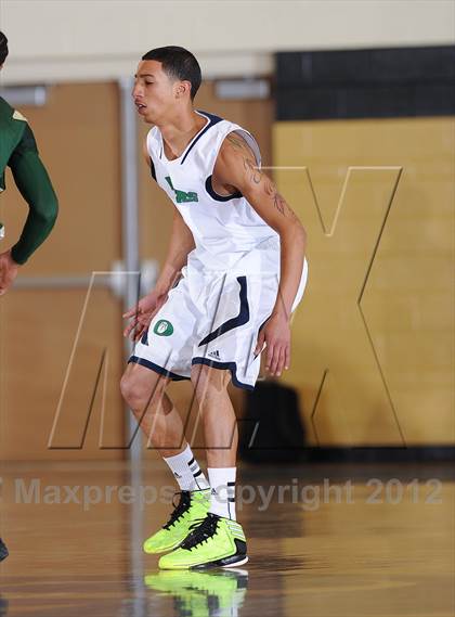 Thumbnail 1 in Aurora Central vs. Overland photogallery.