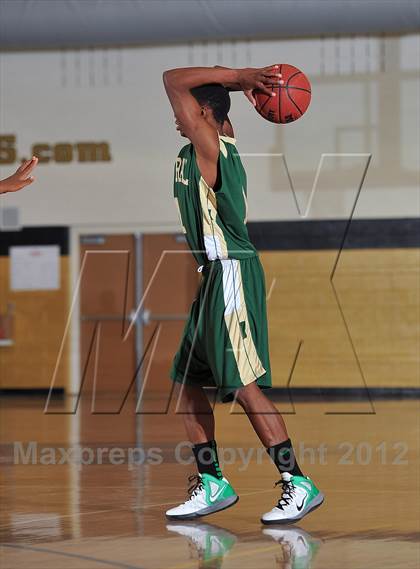 Thumbnail 2 in Aurora Central vs. Overland photogallery.