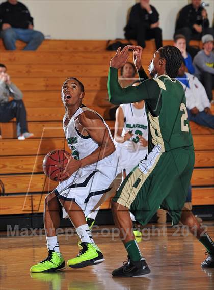 Thumbnail 2 in Aurora Central vs. Overland photogallery.