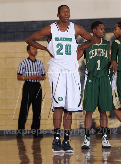 Thumbnail 2 in Aurora Central vs. Overland photogallery.