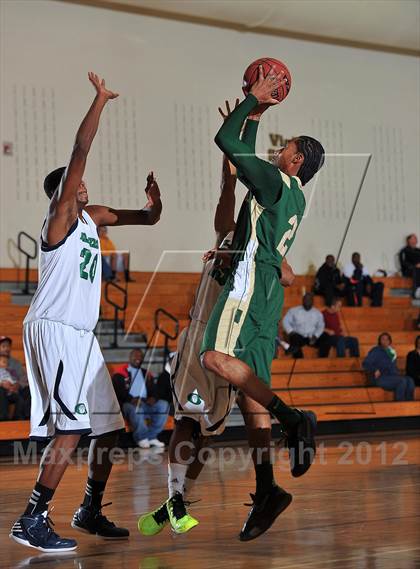 Thumbnail 2 in Aurora Central vs. Overland photogallery.
