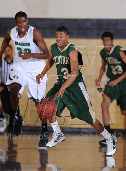 Thumbnail 1 in Aurora Central vs. Overland photogallery.