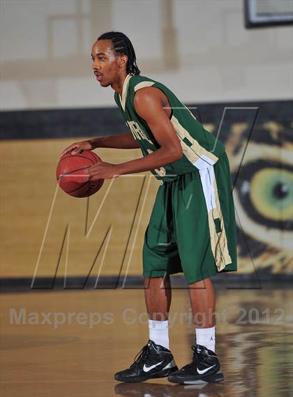 Thumbnail 3 in Aurora Central vs. Overland photogallery.