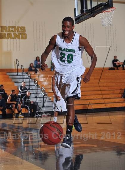 Thumbnail 3 in Aurora Central vs. Overland photogallery.