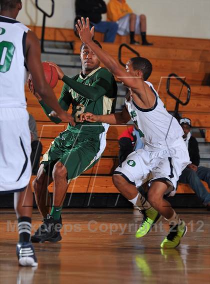Thumbnail 1 in Aurora Central vs. Overland photogallery.