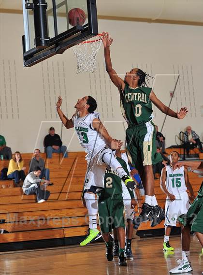 Thumbnail 1 in Aurora Central vs. Overland photogallery.