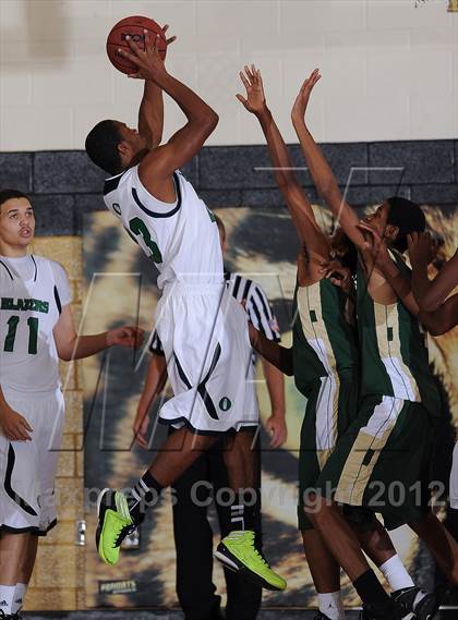 Thumbnail 1 in Aurora Central vs. Overland photogallery.