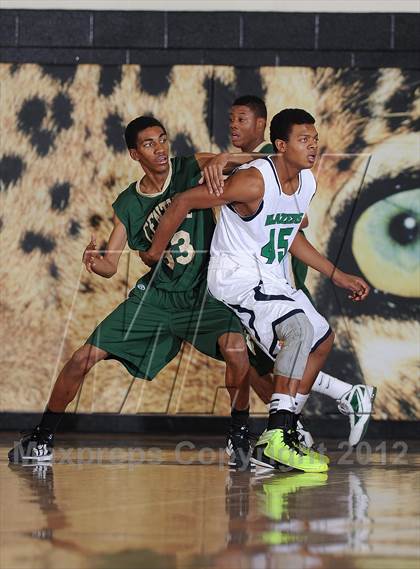 Thumbnail 2 in Aurora Central vs. Overland photogallery.