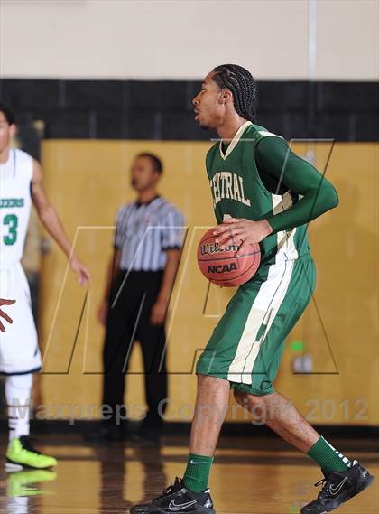 Thumbnail 3 in Aurora Central vs. Overland photogallery.