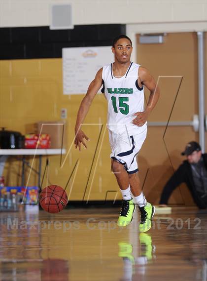 Thumbnail 3 in Aurora Central vs. Overland photogallery.
