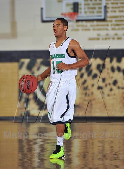 Thumbnail 3 in Aurora Central vs. Overland photogallery.