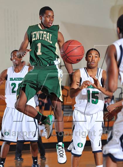 Thumbnail 1 in Aurora Central vs. Overland photogallery.