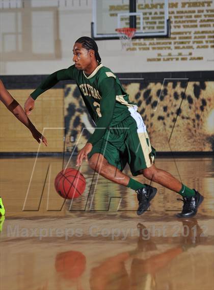 Thumbnail 2 in Aurora Central vs. Overland photogallery.