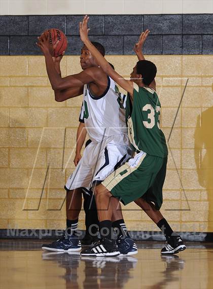 Thumbnail 1 in Aurora Central vs. Overland photogallery.