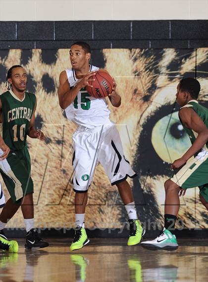 Thumbnail 2 in Aurora Central vs. Overland photogallery.
