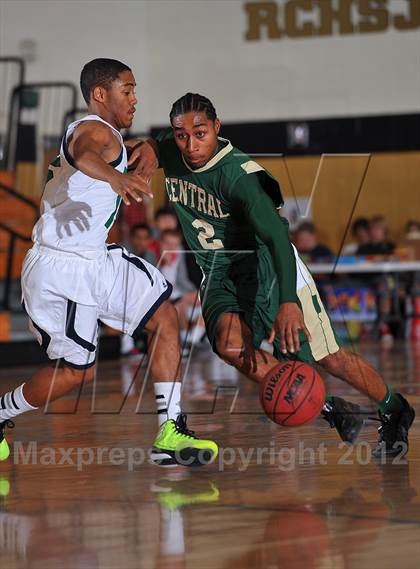 Thumbnail 2 in Aurora Central vs. Overland photogallery.