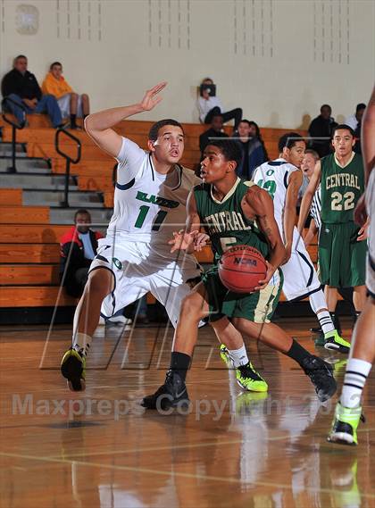 Thumbnail 2 in Aurora Central vs. Overland photogallery.