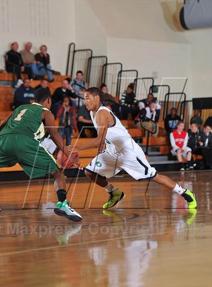 Thumbnail 2 in Aurora Central vs. Overland photogallery.