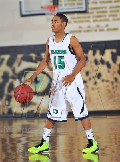Thumbnail 1 in Aurora Central vs. Overland photogallery.