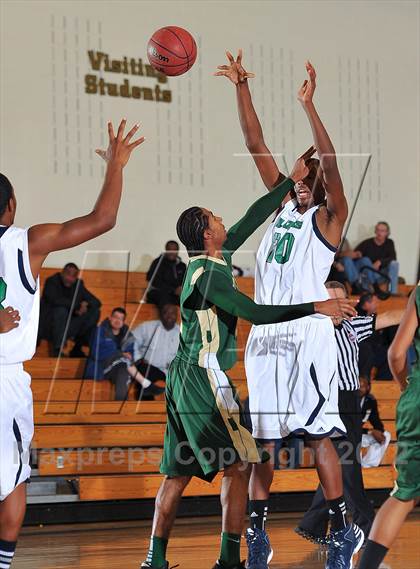 Thumbnail 3 in Aurora Central vs. Overland photogallery.