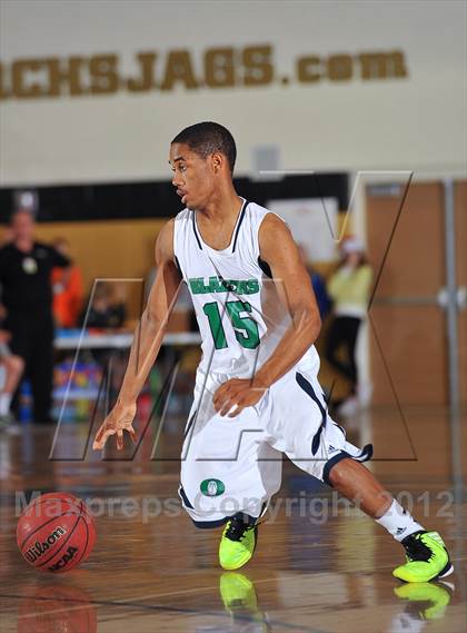 Thumbnail 3 in Aurora Central vs. Overland photogallery.