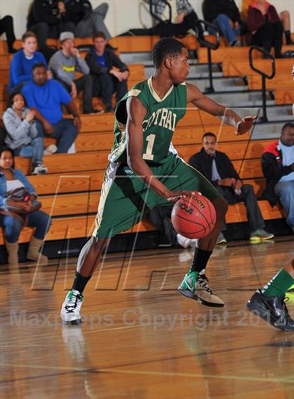 Thumbnail 2 in Aurora Central vs. Overland photogallery.