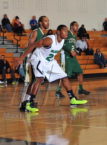 Thumbnail 2 in Aurora Central vs. Overland photogallery.