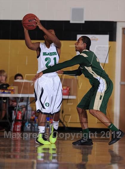 Thumbnail 2 in Aurora Central vs. Overland photogallery.