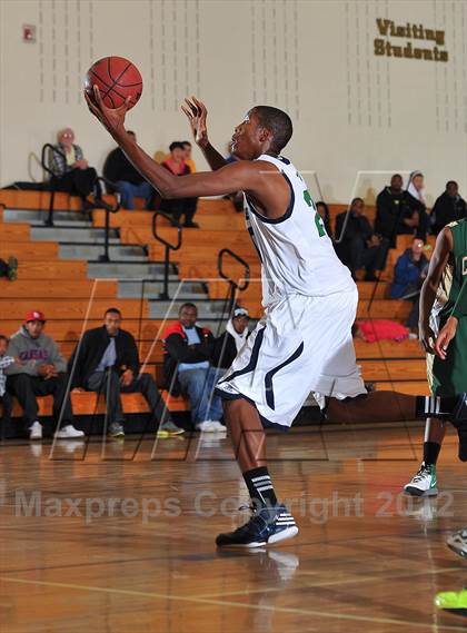 Thumbnail 3 in Aurora Central vs. Overland photogallery.