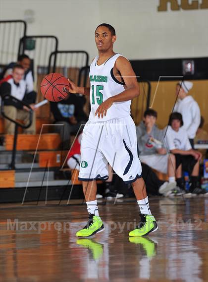 Thumbnail 2 in Aurora Central vs. Overland photogallery.