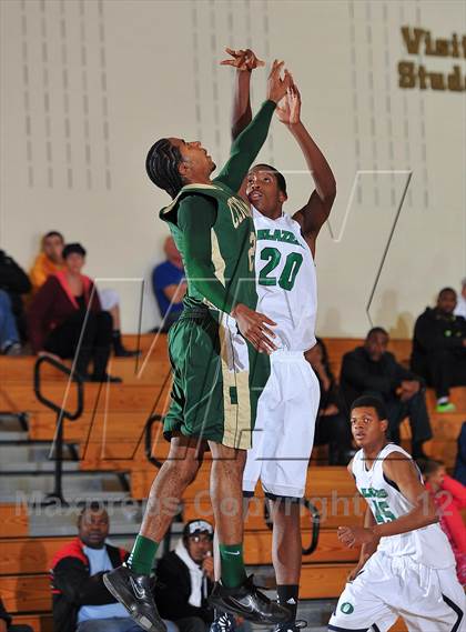 Thumbnail 3 in Aurora Central vs. Overland photogallery.