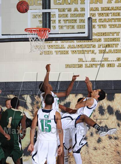 Thumbnail 1 in Aurora Central vs. Overland photogallery.
