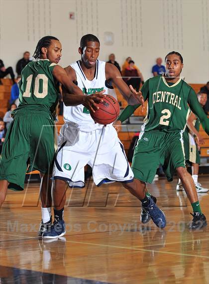 Thumbnail 2 in Aurora Central vs. Overland photogallery.