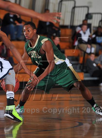 Thumbnail 3 in Aurora Central vs. Overland photogallery.