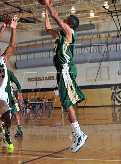 Thumbnail 1 in Aurora Central vs. Overland photogallery.