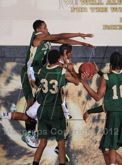 Thumbnail 3 in Aurora Central vs. Overland photogallery.