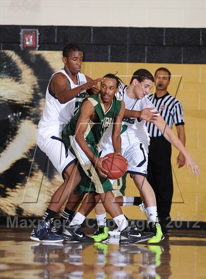 Thumbnail 3 in Aurora Central vs. Overland photogallery.