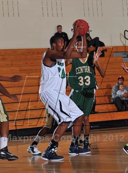 Thumbnail 3 in Aurora Central vs. Overland photogallery.