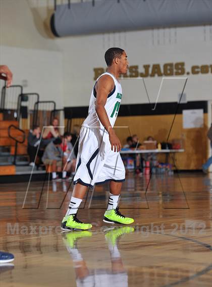 Thumbnail 1 in Aurora Central vs. Overland photogallery.