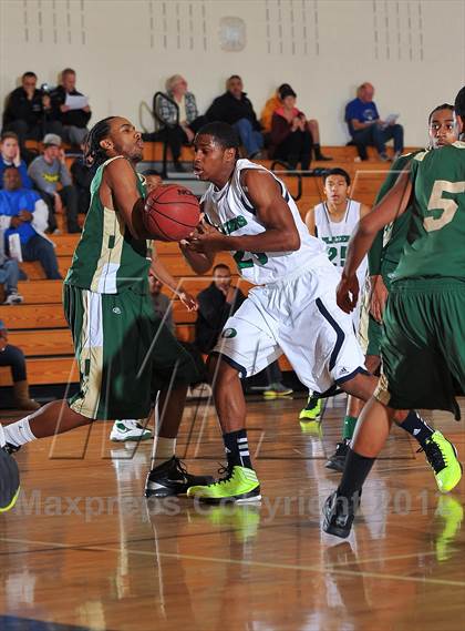 Thumbnail 3 in Aurora Central vs. Overland photogallery.