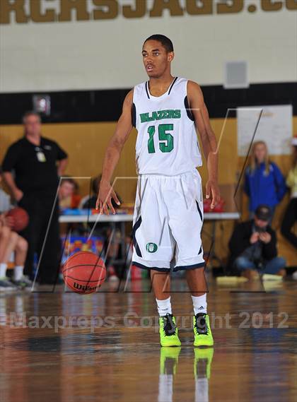 Thumbnail 3 in Aurora Central vs. Overland photogallery.