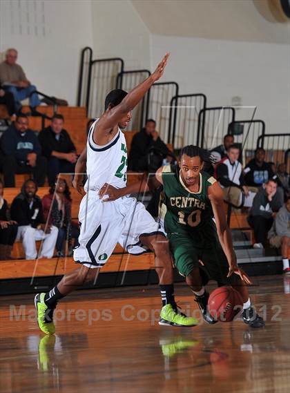 Thumbnail 3 in Aurora Central vs. Overland photogallery.