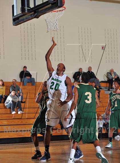 Thumbnail 2 in Aurora Central vs. Overland photogallery.