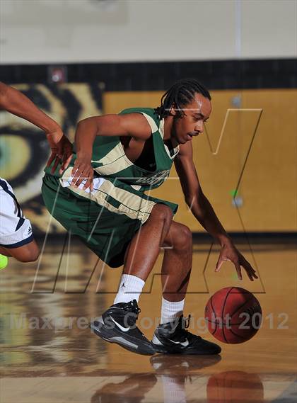 Thumbnail 1 in Aurora Central vs. Overland photogallery.