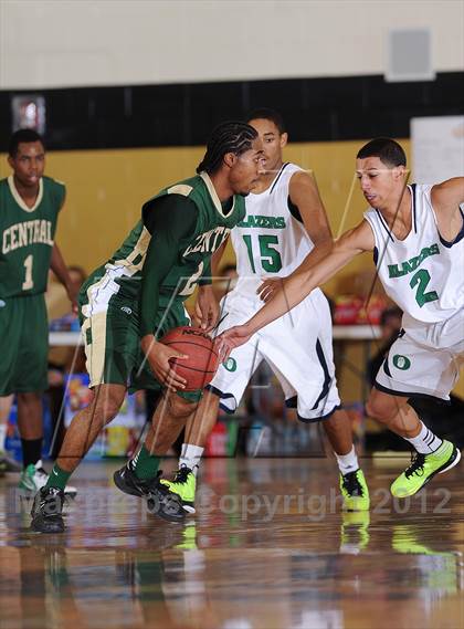 Thumbnail 2 in Aurora Central vs. Overland photogallery.