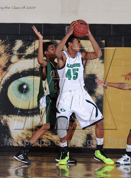 Thumbnail 2 in Aurora Central vs. Overland photogallery.