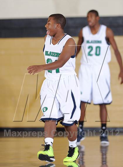 Thumbnail 2 in Aurora Central vs. Overland photogallery.