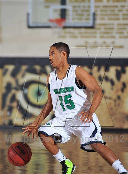 Thumbnail 2 in Aurora Central vs. Overland photogallery.